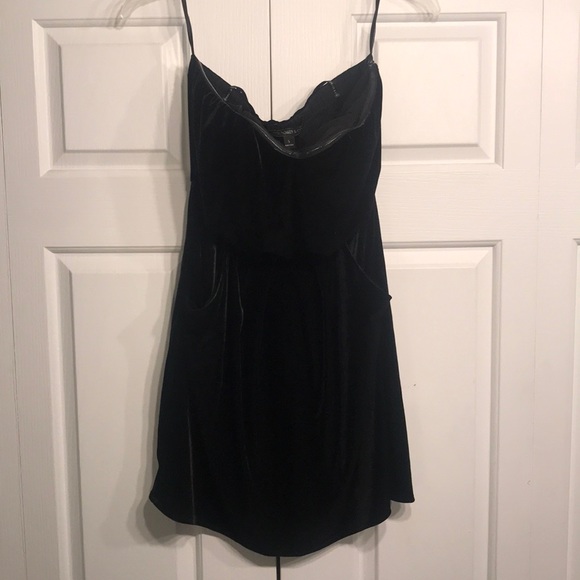 Black Velvet minidress with POCKETS! - Picture 3 of 5